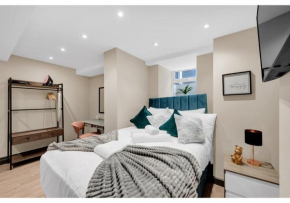 Experience Local: Quaint Studio in Cental Location
